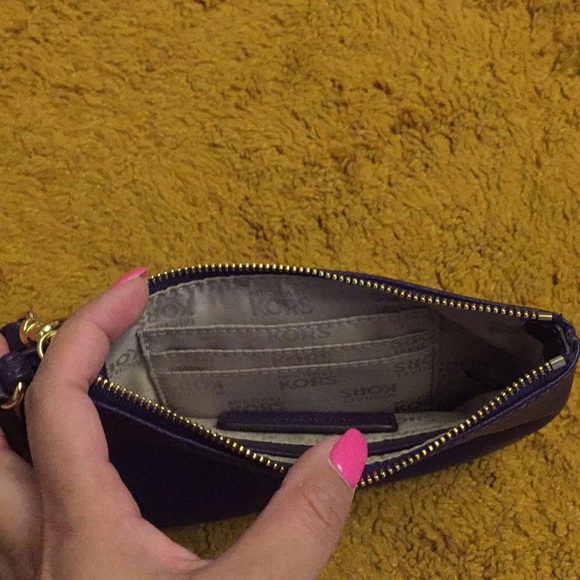 Michael Kors wristlet - Picture 3 of 4